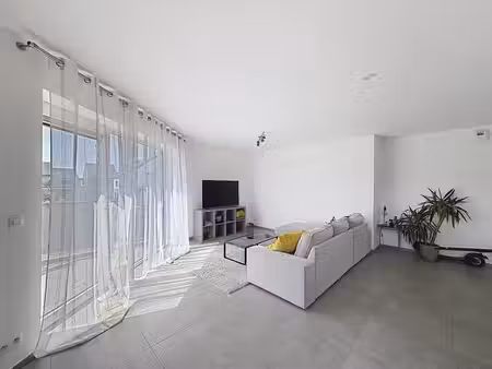bel appartement 2 chambres avec terrasse
