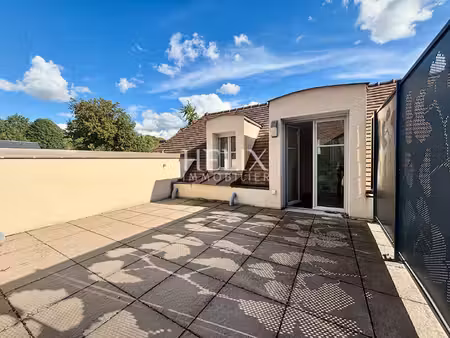 joli duplex dans une résidence récente de standing avec terrasse et balcon à l'etang la vi