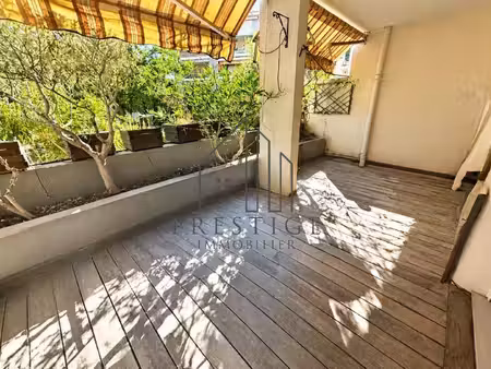 appartement t3 avec terrasse – quartier des défensions