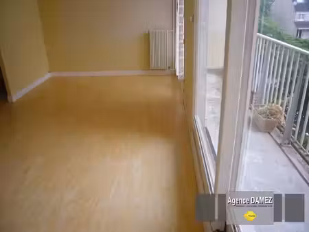 a dourdan  appartement f1 avec balcon  cave et parking  proche commerces