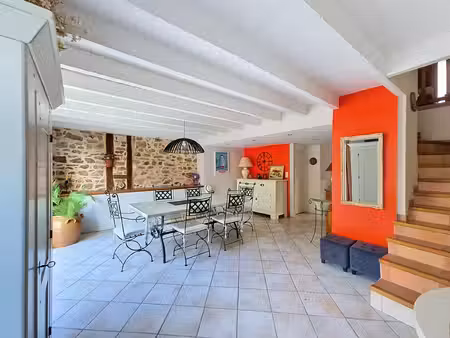 maison de charme rénovée – 123 m² – pierres et poutres apparentes – laprugne