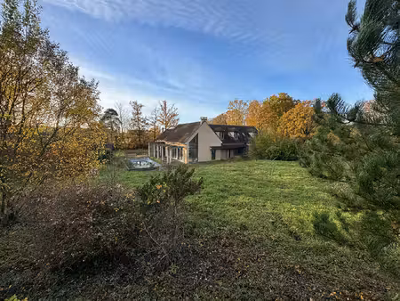 très belle propriété contemporaine avec environnement exceptionnel et piscine a terminer l