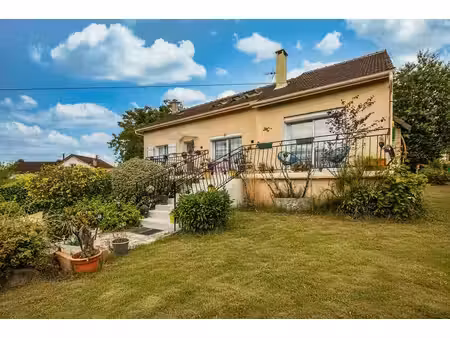 exclusivité - maison mériel 7 pièce(s) 197m2