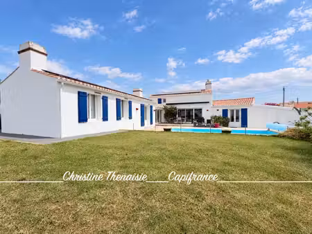 maison à vendre 6 pièces 4 chambres - piscine chauffee - garage - terrain saint gilles cro