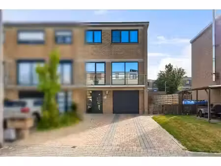 appartement de standing dans un quartier résidentiel calme à