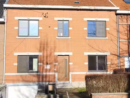belle et spacieuse maison avec jardin à waremme (47)