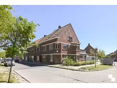 gezellige half open bebouwing nabij het kasteeldomein blauwhuis