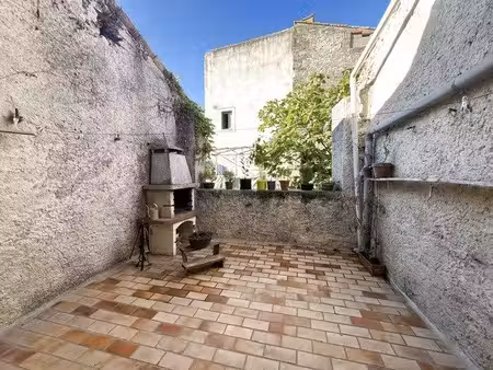 grande maison de village avec terrasse