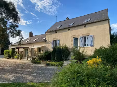 propriété avec prairies et installations équestres  maison et gîte