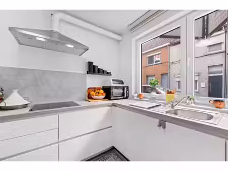 commercieel te koop in sint-niklaas met 2 slaapkamers