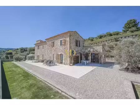 magnifique ferme rénovée avec vue spectaculaire sur la vallée du luberon