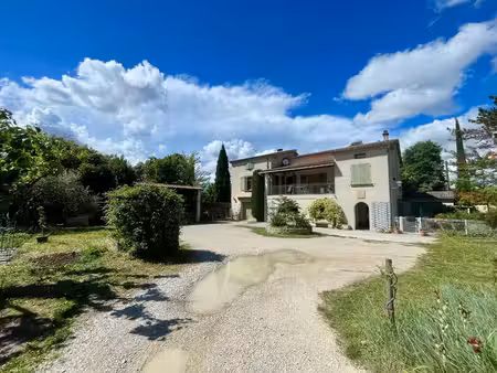 grillon maison avec 3 logements  jardin 1 720 m² et potentiel