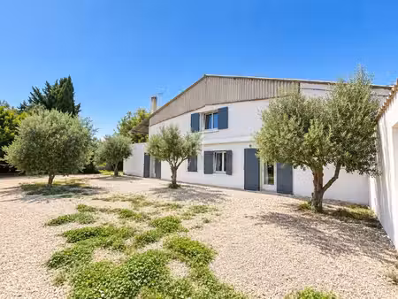 propriété sur 2 75 hectares à saint martin de crau