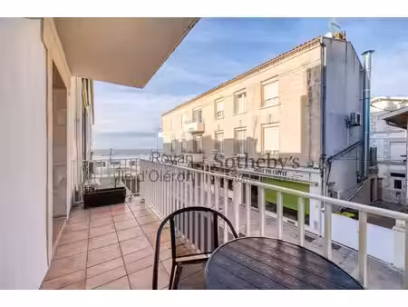 élégant pied-à-terre avec balcon et vue mer au coeur de pontailla