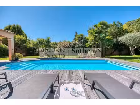 maison d'exception avec 4 suites parentale piscine et prestation