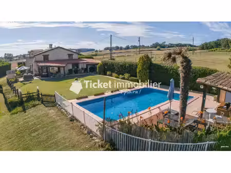 thil - maison t5 de 226m2 avec piscine  terrain de 9000m2 et dépendance à rénover