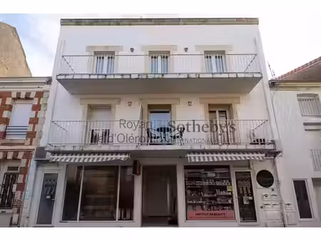 duplex pieds dans l'eau avec grande terrasse et vue mer