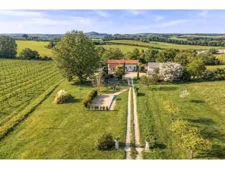 propriété de campagne avec piscine  dépendances  garage et terrain