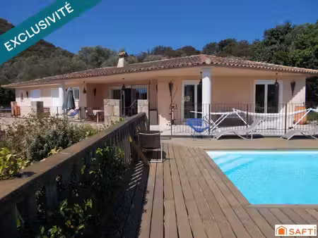 a 2 km 4 de la plage de santa-giulia