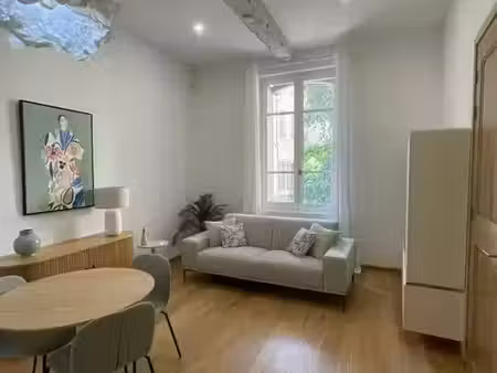 location appartement 2 pièces 47 m² à arles (13104)