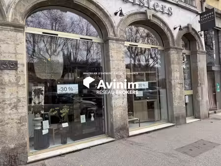 location commerce lyon 69002 323m²