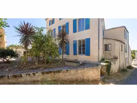 maison avec jardin et terrasse arçais (79)