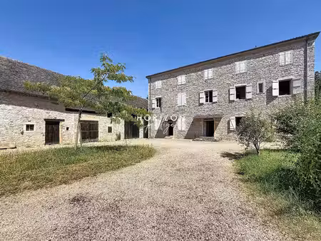 pr tournus: ensemble immobilier en pierre