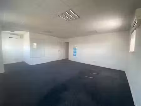 location locaux professionnels 200 m² à tresses (33370)  2 058 €