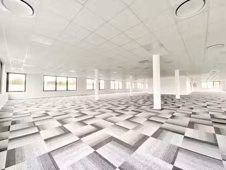 location local professionnel 625m² amiens 80000