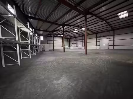 location local commercial 650m² rivery 80136