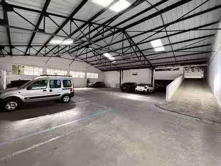 places de parking dans bâtiment sécurisé