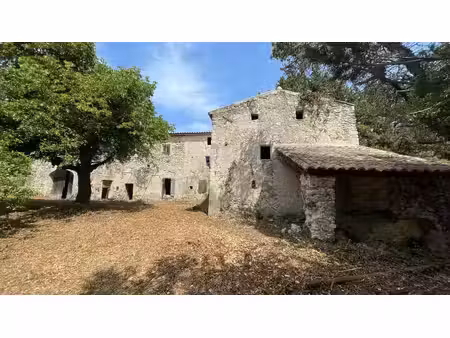 ancienne ferme à rénover 260 m² + dépendances terrain 1546 m