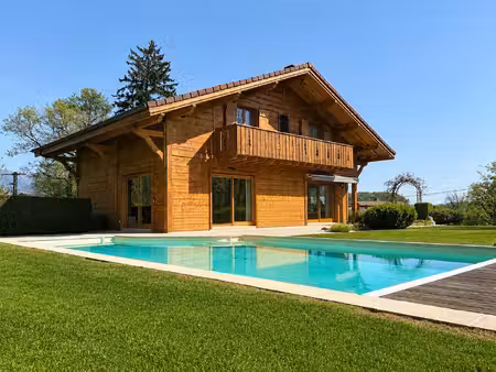 propriété de caractère aux portes de genève avec piscine