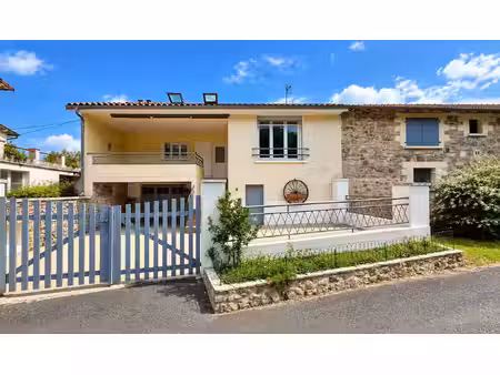 maison de ville au bord du lot