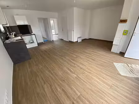 exclusivité guy hoquet de moret : bel appartement de 58 m2 au rdc d'un immeuble construit 