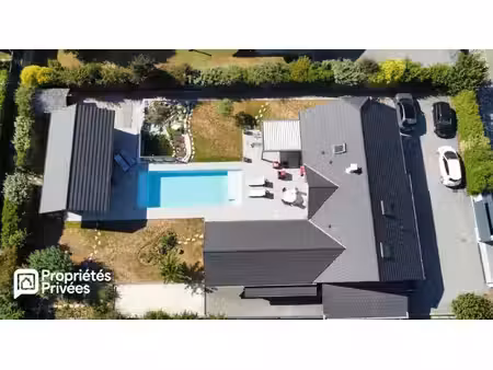 propriété -7 pièces avec studio  atelier et piscine