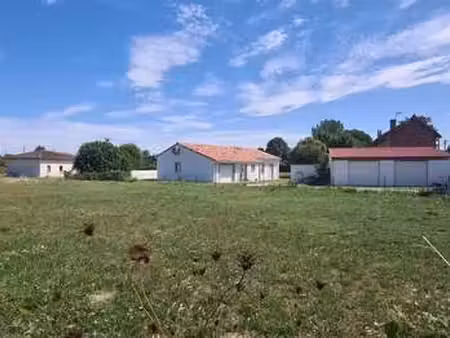 vente terrain à castelsarrasin (82100) : à vendre / 1130m² castelsarrasin