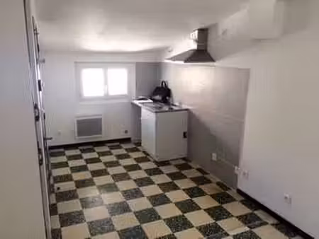 location appartement t1 à villeneuve-lès-avignon (30400) : à louer t1 / 18m² villeneuve-lè