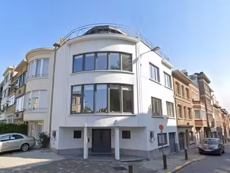 splendide maison à considérer comme un triplex