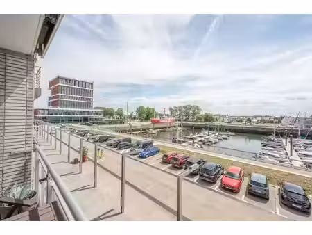 appartement avec vue sur le port de plaisance à zeebrugge