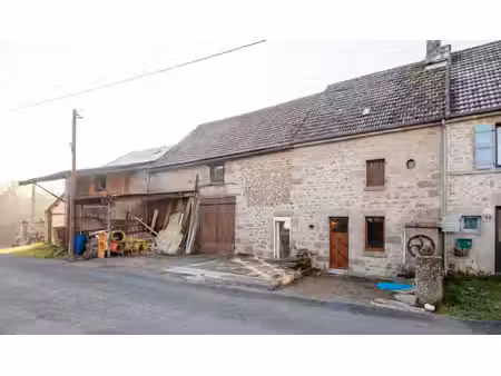 maison en pierres avec vue sur l’étang de chamberaud et fort potentiel
