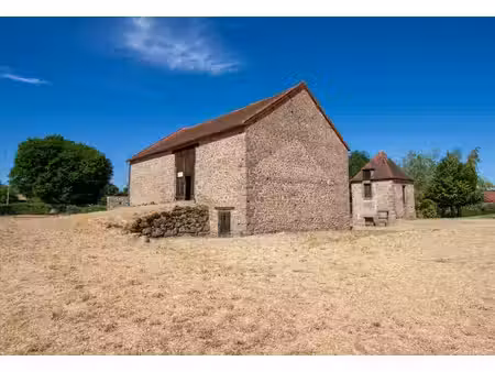 un projet unique vous attend : grange de caractère et pigeonnier restauré
