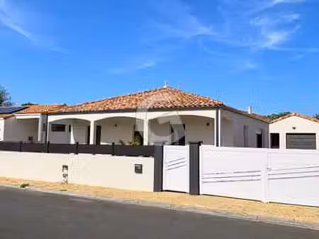 vente maison à saint-cyr-en-talmondais (85540) : à vendre / 92m² saint-cyr-en-talmondais
