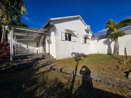 location : charmante maison t3 à mont vert les hauts 97410 st p