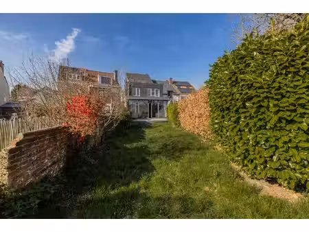 maison familiale lumineuse avec 4 chambres et terrasse