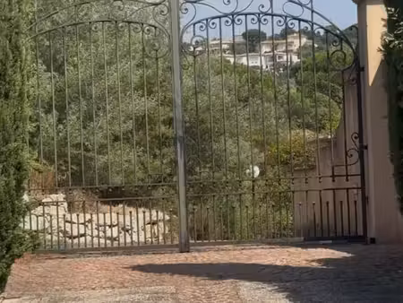 villa de luxe à vendre dans le quartier nartelle-noyer-bellevue-bd des sardinaux