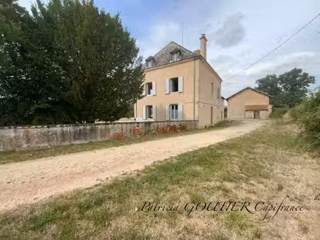 a saint forgeux lespinasse (42) maison de caractere de 200 m2 avec dependances et terrain.
