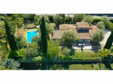 villa peymeinade de 140 m² sur 1864 m² de terrain avec piscine