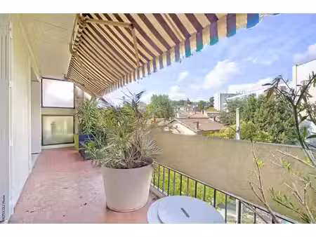 appart t3 traversant 59 m²  deux terrasses  cave et parking