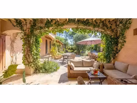 maison avec piscine et jardin fayence (83)